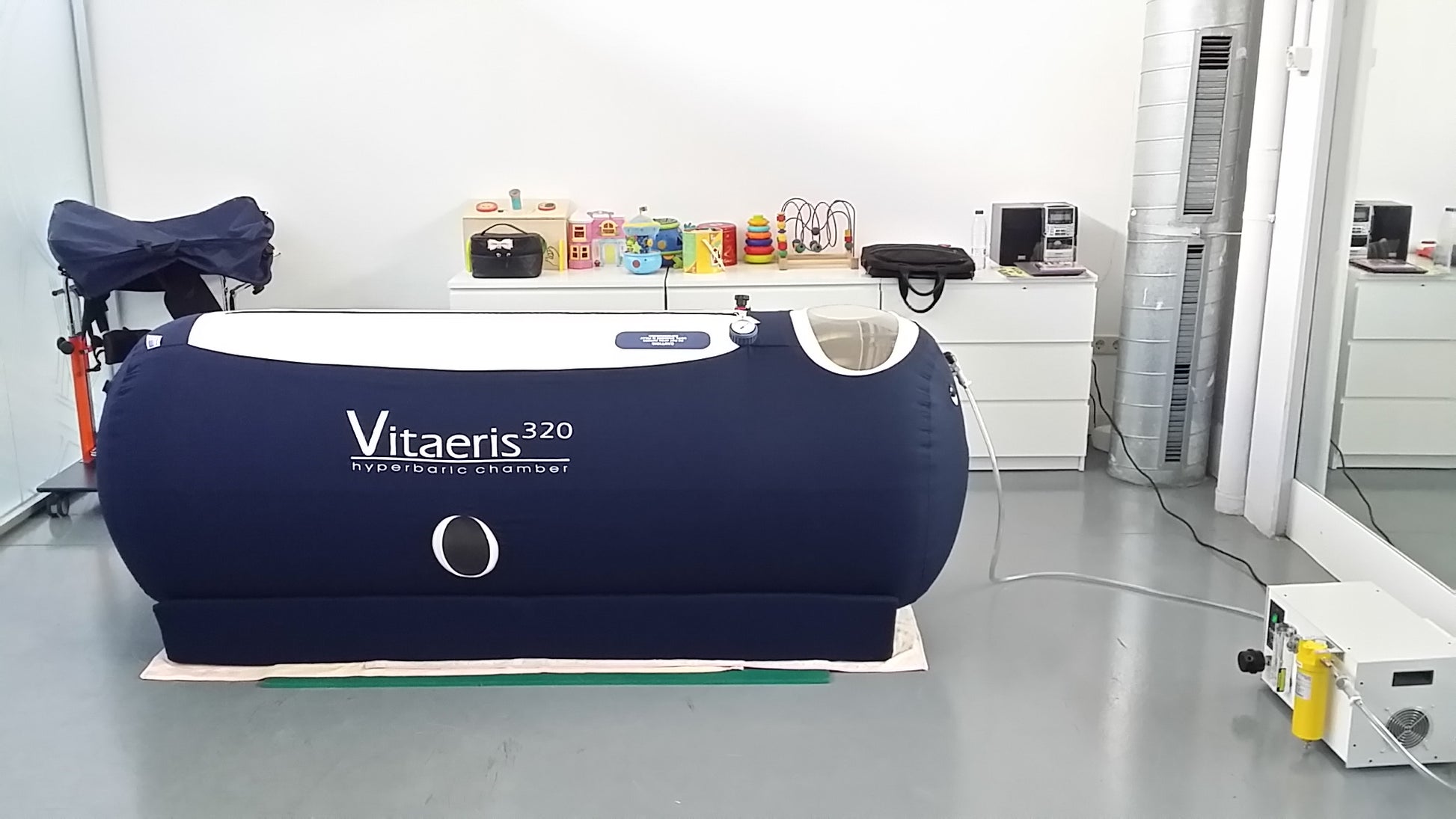 Vitaeris 320 hyperbaric chamber in a room with medical equipment.