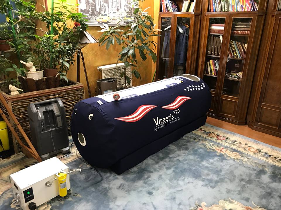 Inflatable Hyperbaric Chamber with 'Vitaeris' branding in a room with plants and furniture